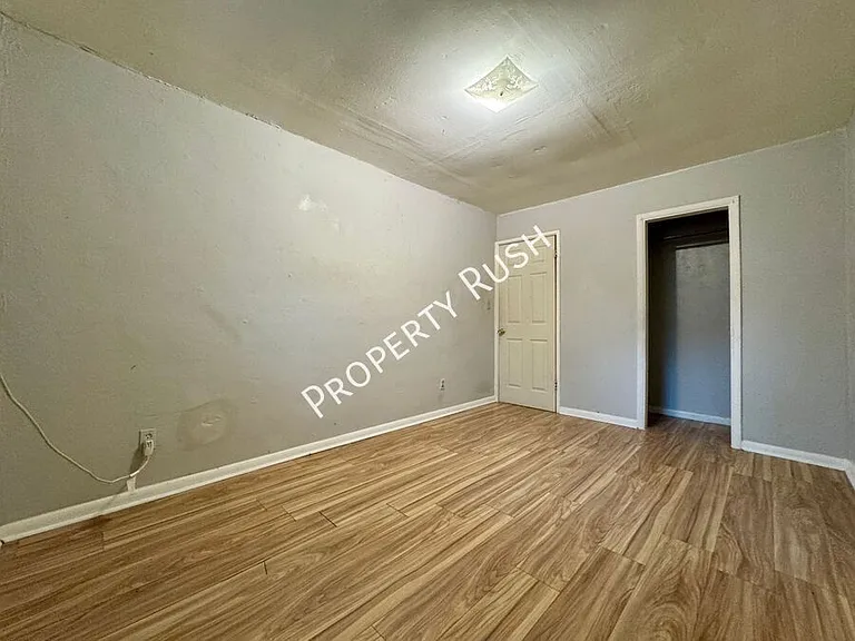 708 W 47th St #A — Photo 9
