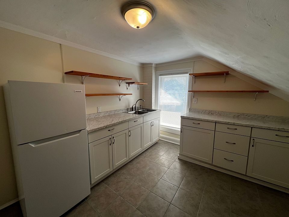 1st image of 91 Vanderland Ave Floor 3