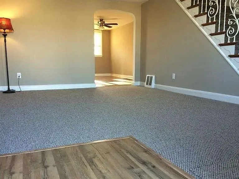 232 W Wyncliffe Ave — Photo 2