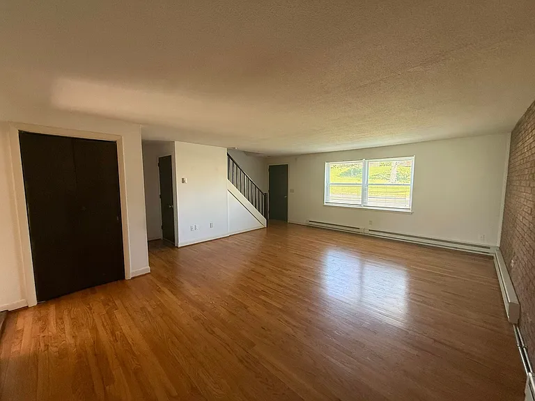 666 Middle Tpke E — Photo 3