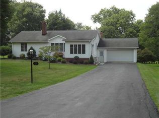 17 Cochran Dr, New Castle, PA 16105
