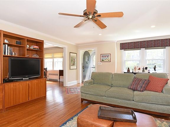 5th image of 17 Longview Dr