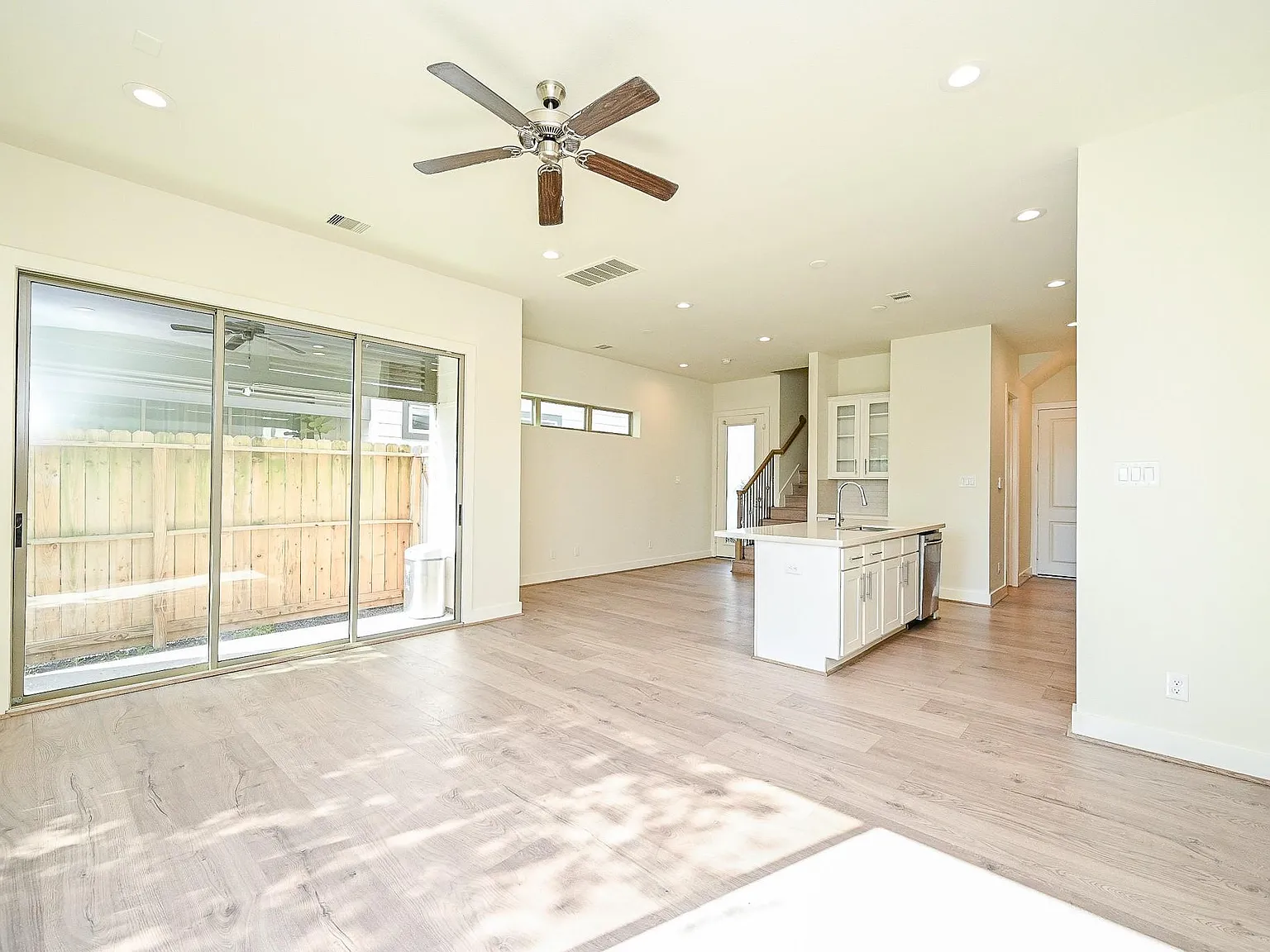 3 bed, 2.5 bath, 1806 sqft, $2,850 — Photo 2
