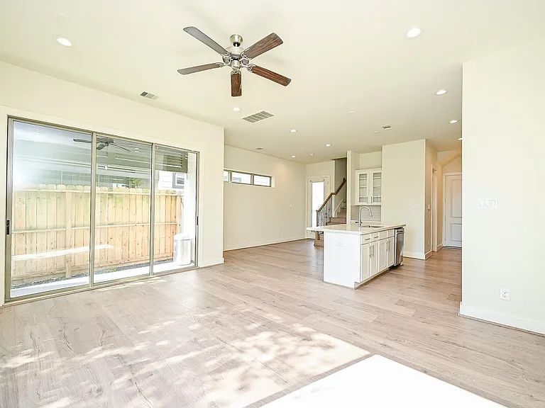 1106 Fuschia Rd — Photo 2