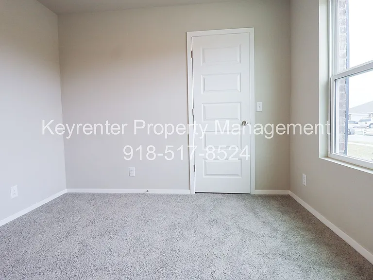 1327 E Honolulu Pl — Photo 5