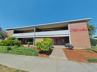 2 Bedroom Apartment ~ Close to Campus ~ Cat Friendly, Corvallis, OR 97330