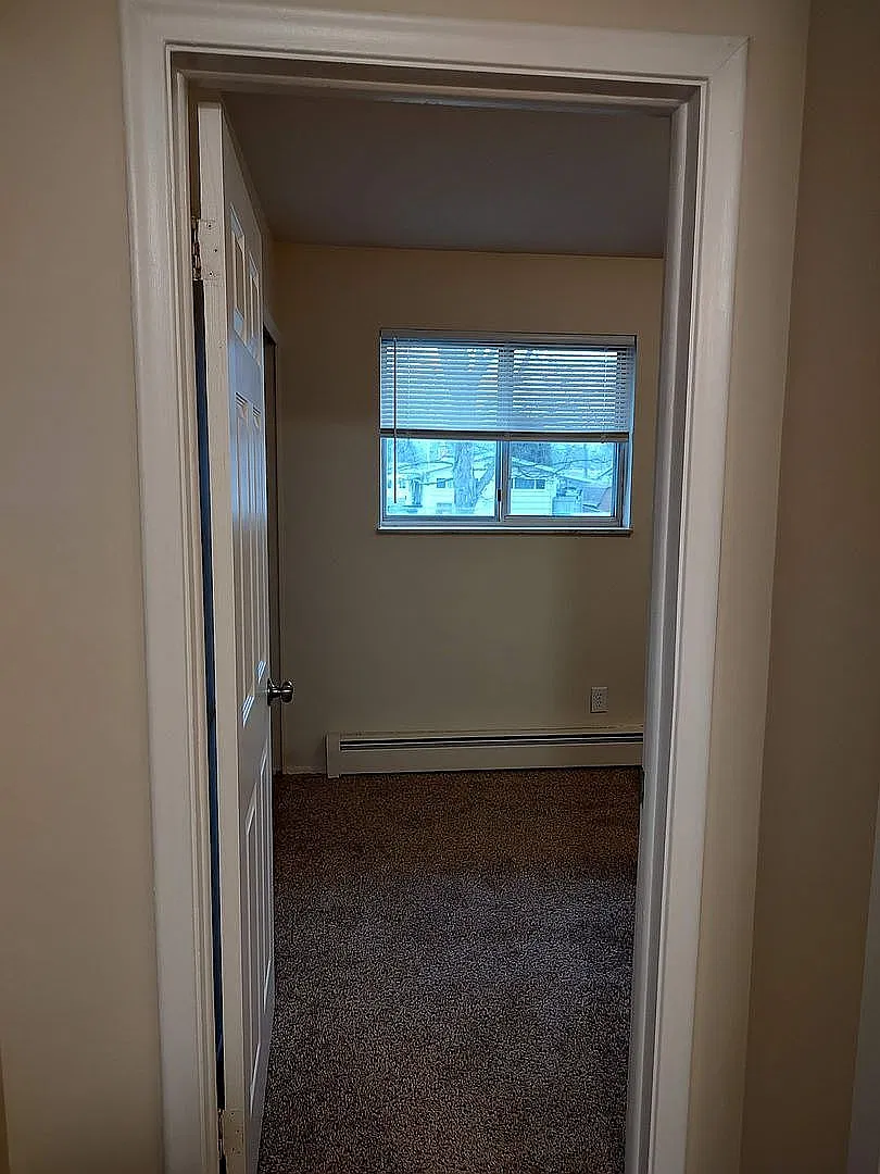 East Knoll Apartments (Renewed Investments II LLC) — Photo 1