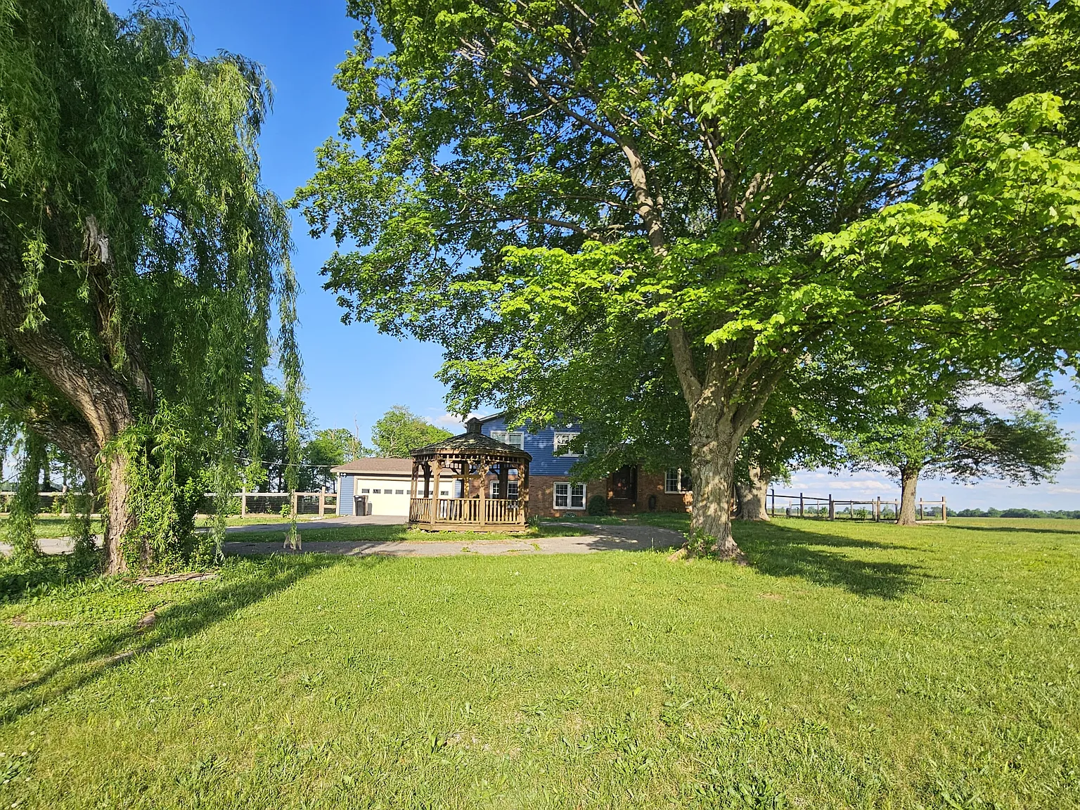 4 bed, 2.5 bath, 2817 sqft, $2,400 — Photo 3