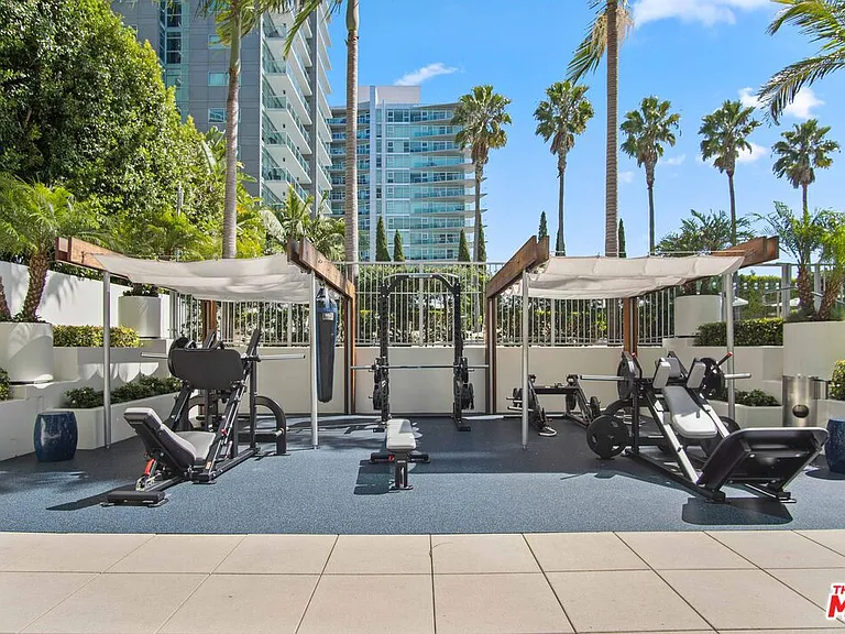 13700 Marina Pointe Dr #1507 — Photo 35