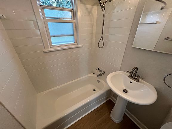 4th image of 1414 Laurel Ave #B
