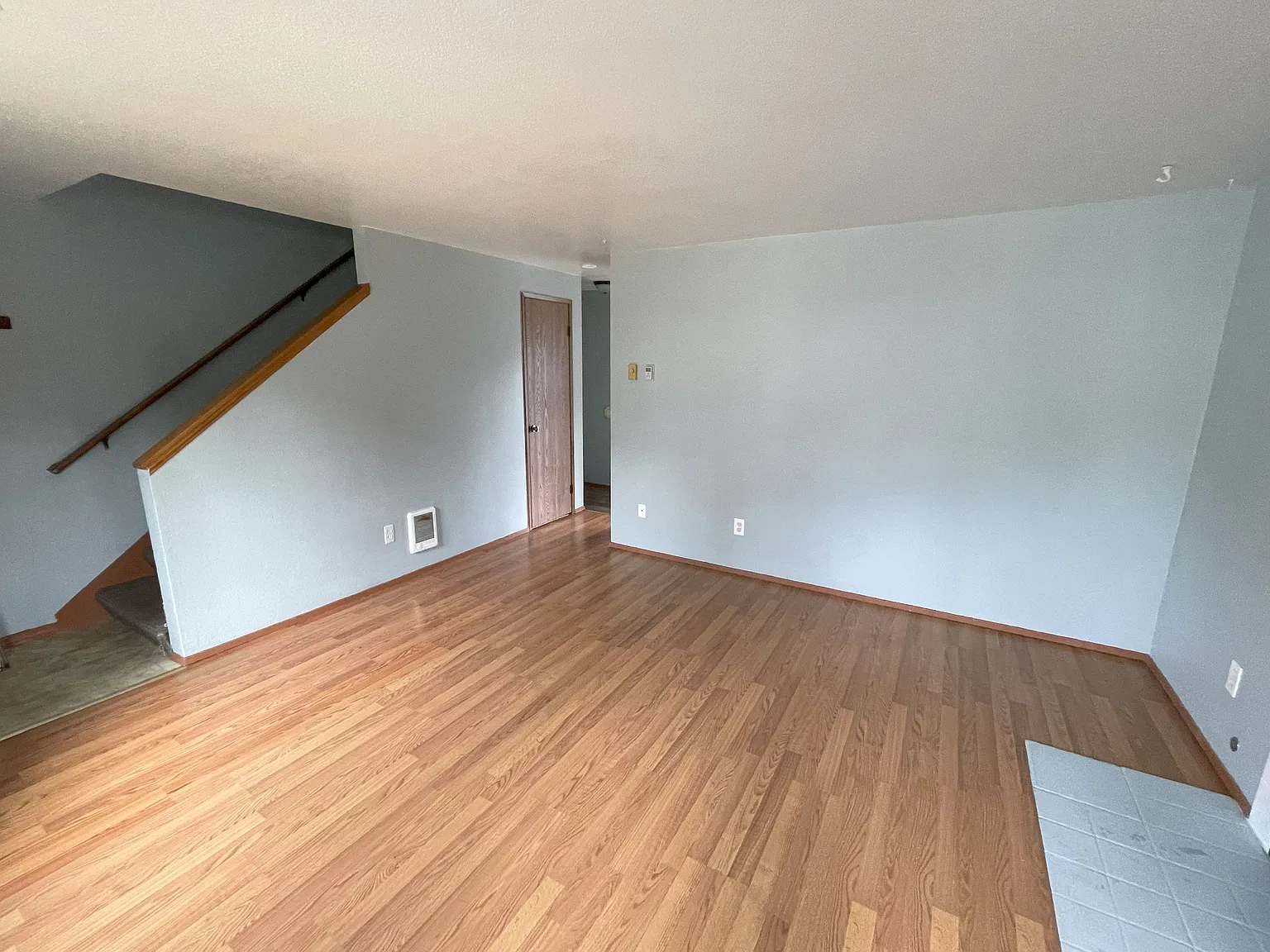 3 bed, 1.5 bath, 1072 sqft, $2,400 — Photo 3