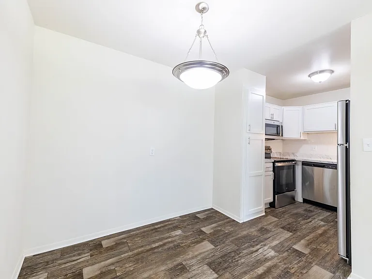 Coach House Apartments — Photo 28