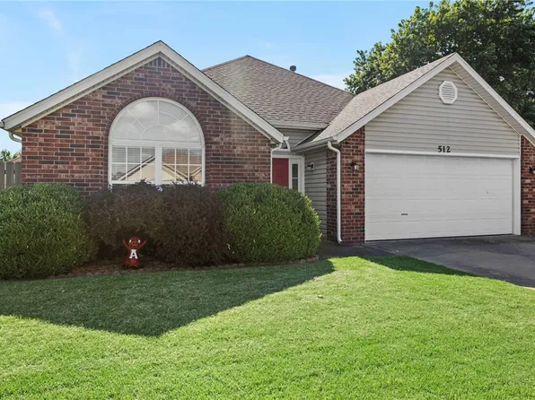 512 Topaz St, Lowell, AR 72745