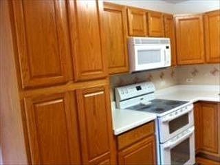 4th image of 1012 Golden Ave