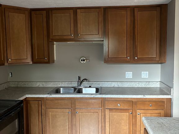 3rd image of 4583 Middlecourt Dr