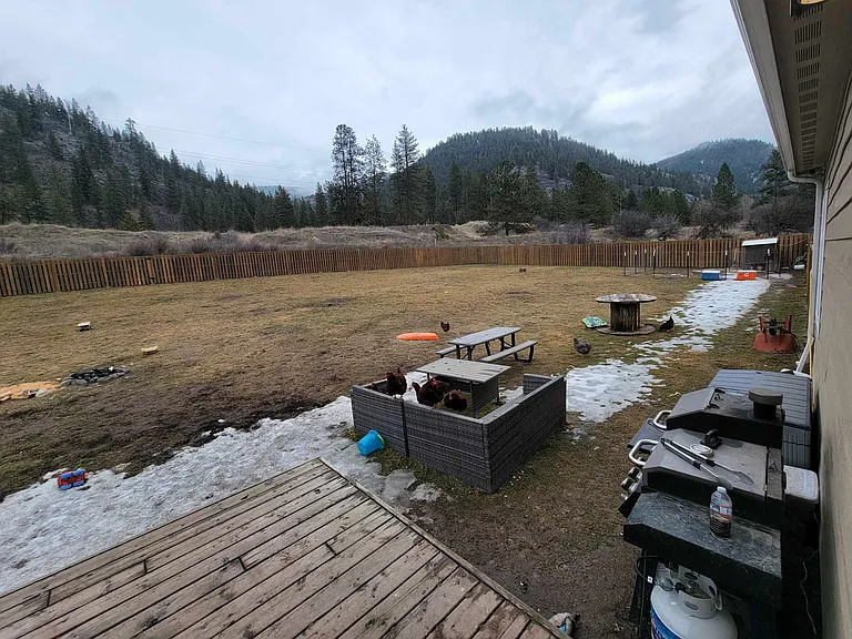 110 Bernie Rd — Photo 38