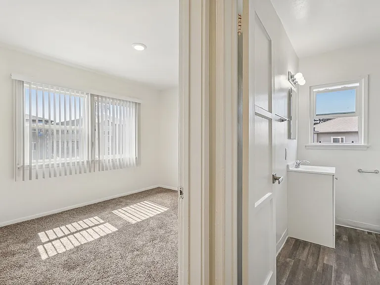 Crenshaw Terrace — Photo 26