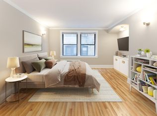 426 W. Surf, Chicago, IL 60657
