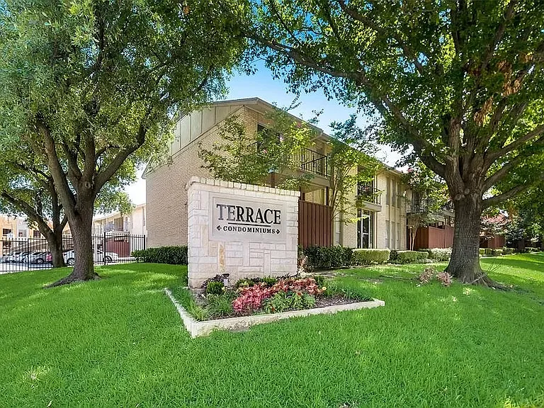 4512 Amesbury Dr — Photo 1