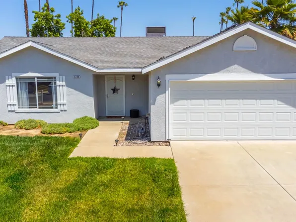 1226 Summer Field Dr, Hanford, CA 93230
