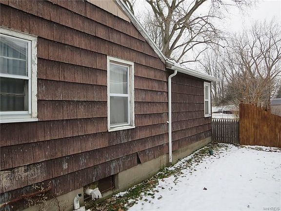 5th image of 824 Sweeney St