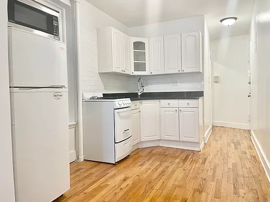 Rented by Douglas Elliman | media 14