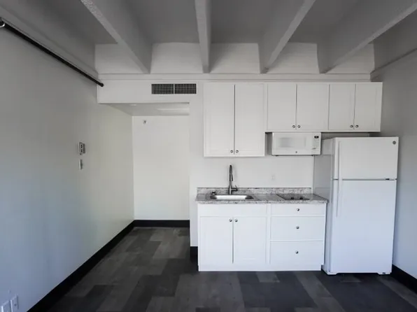 Continental Apartments in Garden City
