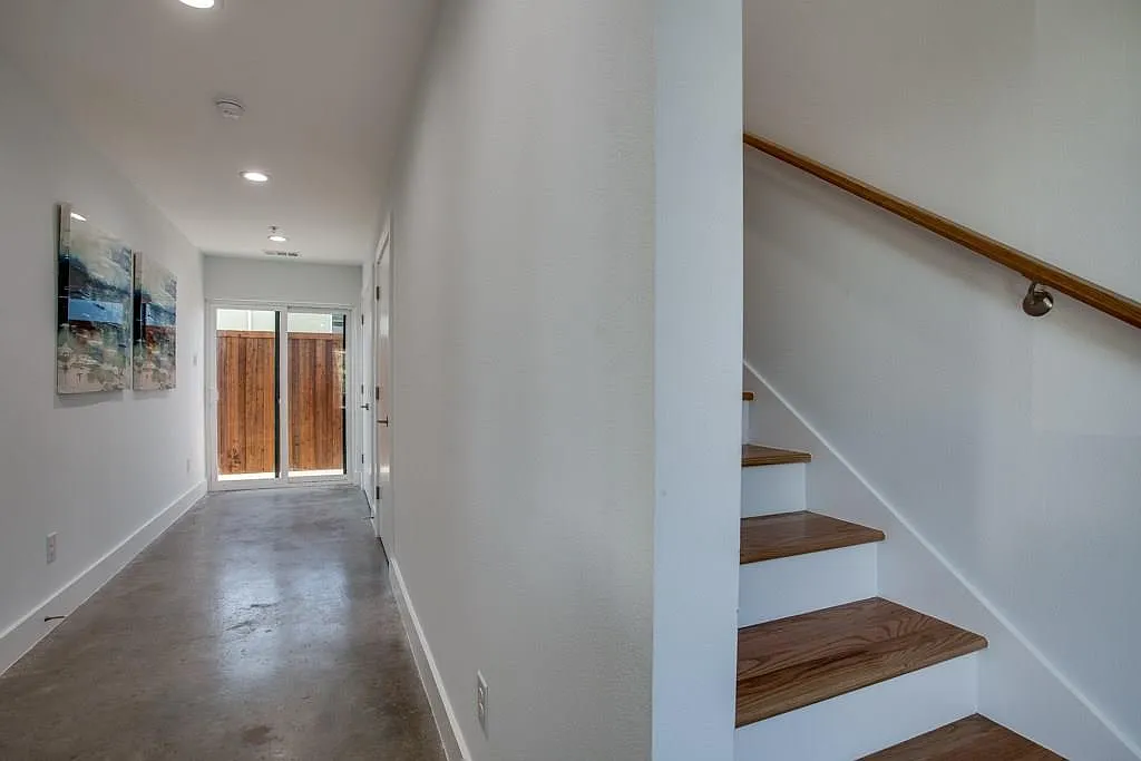 2 bed, 2.5 bath, 1613 sqft, $3,400 — Photo 4