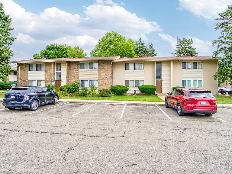 Camelot Apartments — Photo 23