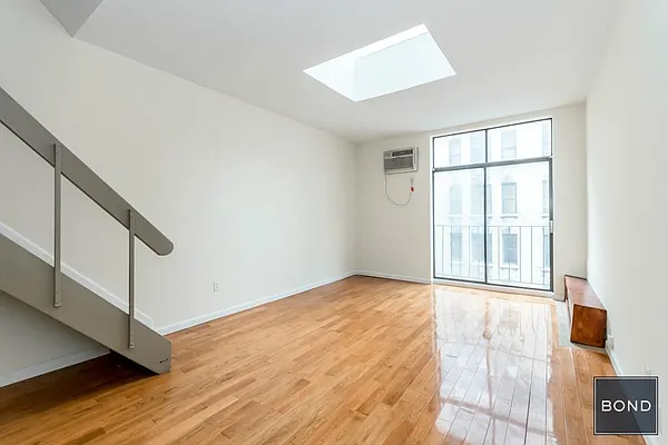 Rented by Bond New York | media 25