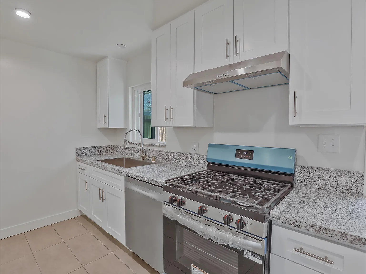 2 bed, 1.5 bath, 1064 sqft, $2,900 — Photo 4