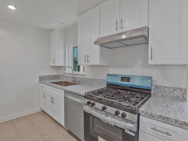 220 S 7th St — Photo 2