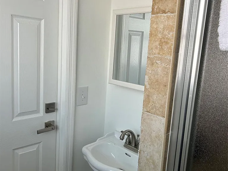 4431 NE 28th Ave — Photo 31