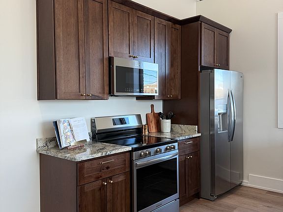 3rd image of 610 Adams St #3