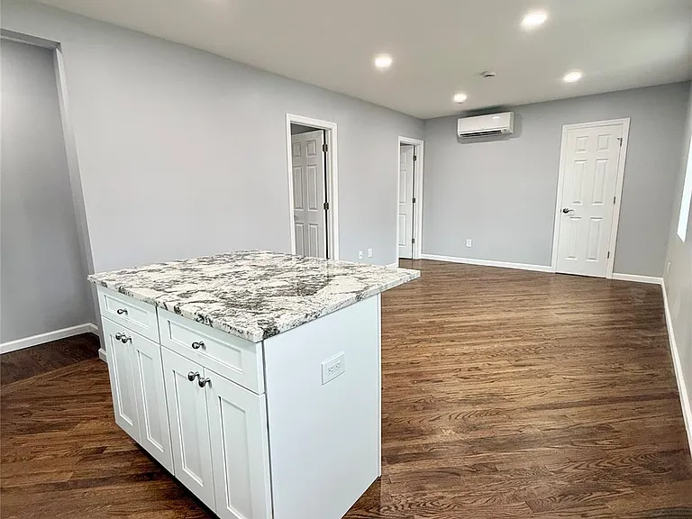 19 Lee Ave #2 — Photo 6