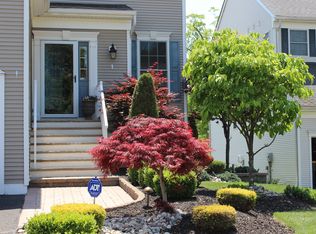3 Cobblestone Ct, Old Bridge, NJ 08857