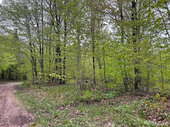 N Harborview Dr Unit 8, Munising, MI 49862