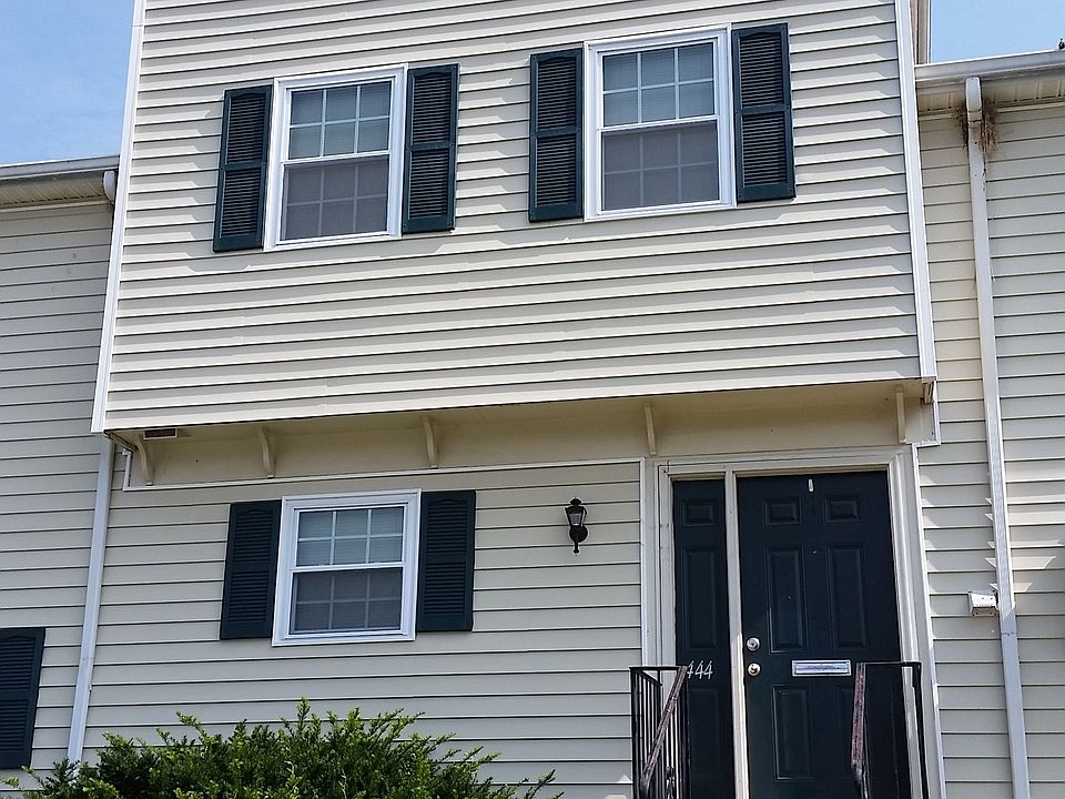 Towering 4 Bedroom Townhouse!