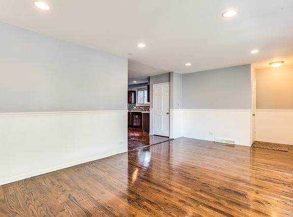 3rd image of 4547 S Lawler Ave