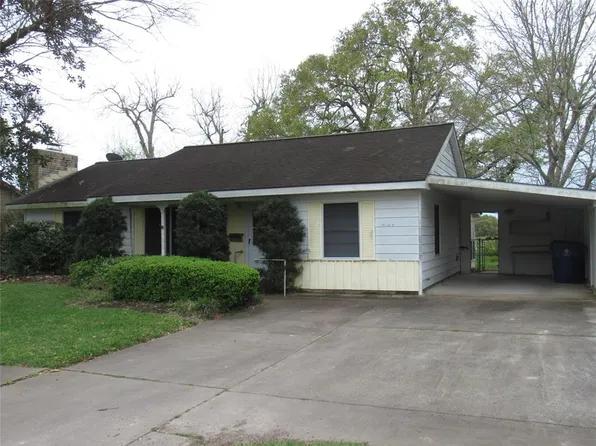 102 Lee St, West Columbia, TX 77486