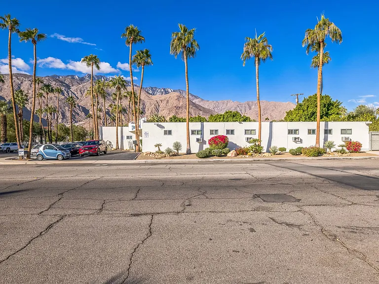 588 E. Mel Avenue - Hermosa Palms — Photo 12