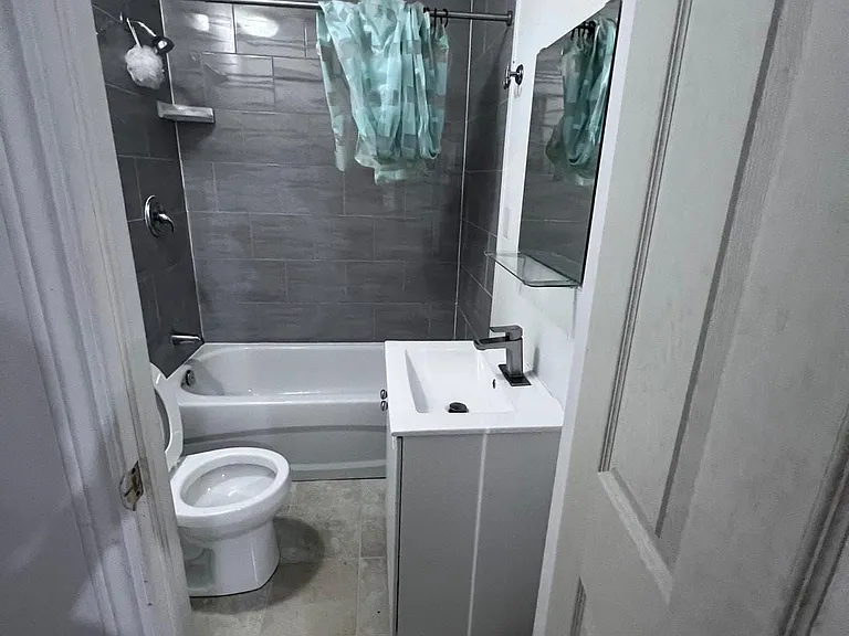 199 Dixie Cres — Photo 3