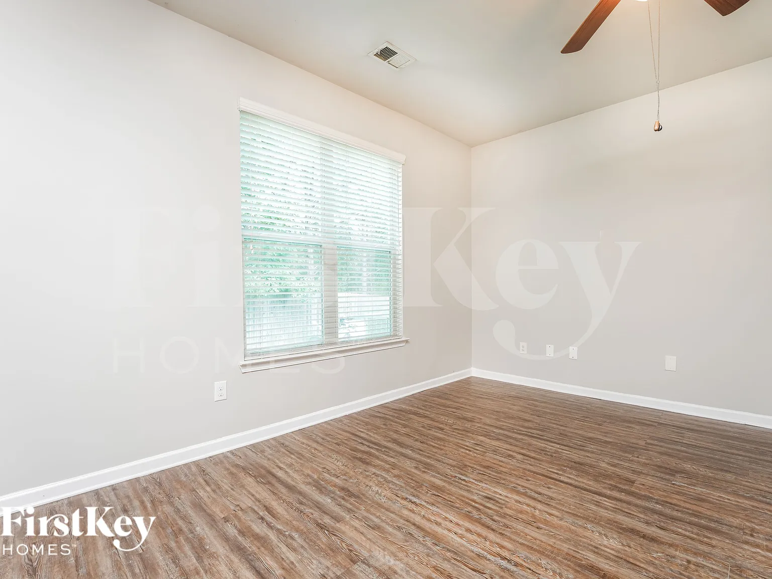 4 bed, 2.5 bath, 1700 sqft, $2,355 — Photo 4