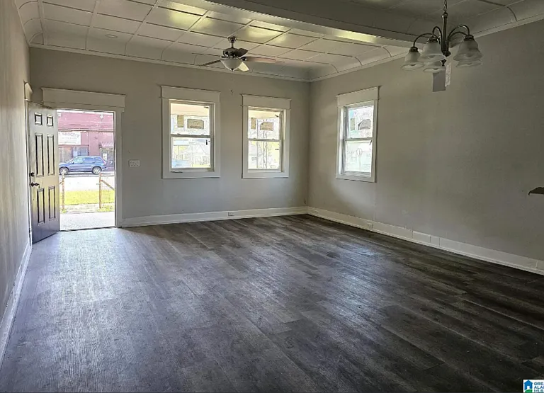 1701 Avenue I — Photo 1