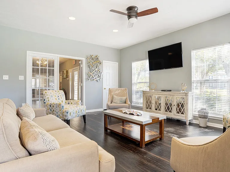 Grand at Pearl Apartments — Photo 8