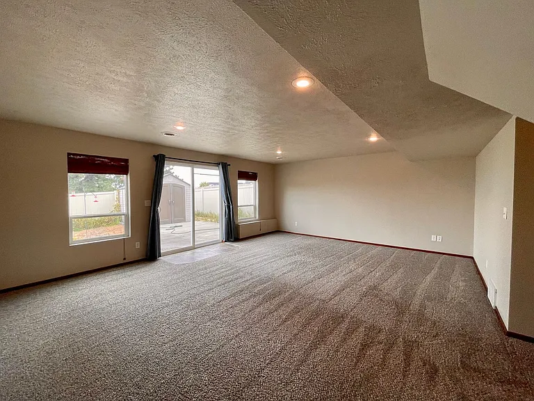 4911 E 15th Ave — Photo 13
