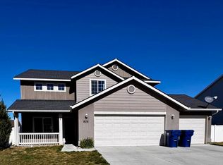 808 Kelli Ln, Filer, ID 83328