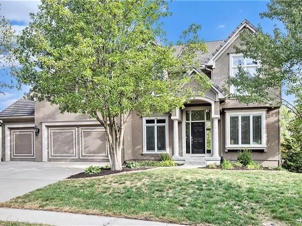 14517 Ballentine St, Overland Park, KS 66221