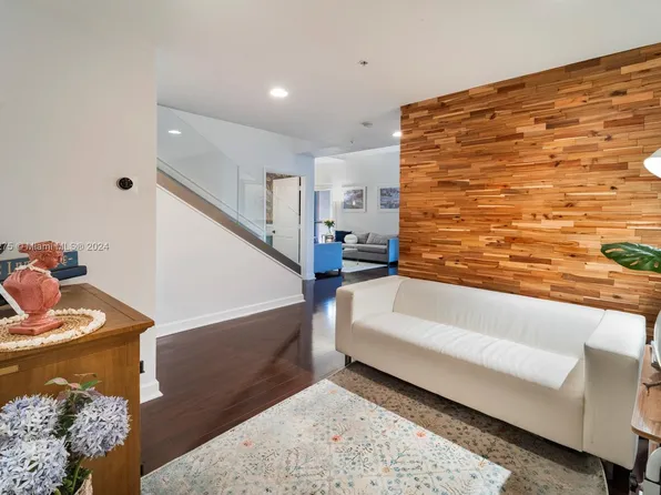 8395 SW 73rd Ave APT 101, Miami, FL 33143