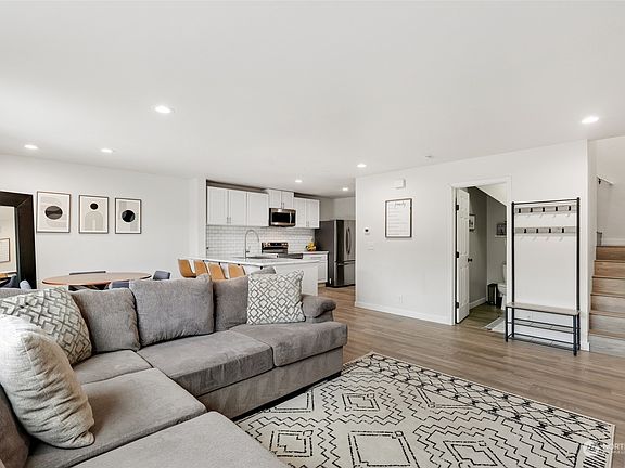 4th image of 12700 SE 296th Way